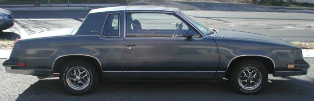 One owner 1984 Oldsmobile Cutlass Supreme T-Top 307Y 4BBL Automatic 1984 Oldsmobile Cutlass