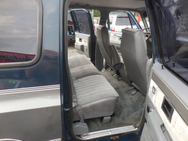 1988 Chevrolet Suburban Silverado 10 - photo 11