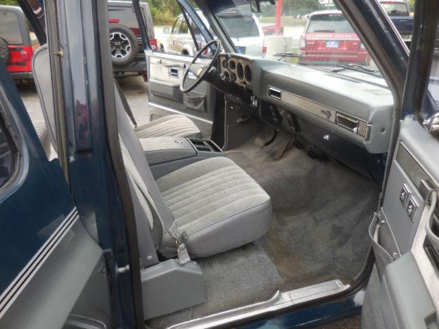1988 Chevrolet Suburban Silverado 10 - photo 12