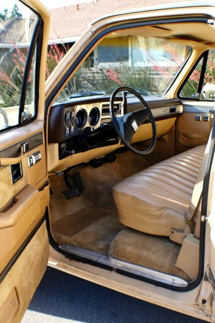 1983 Chevrolet Suburban Silverado 20 - photo 11