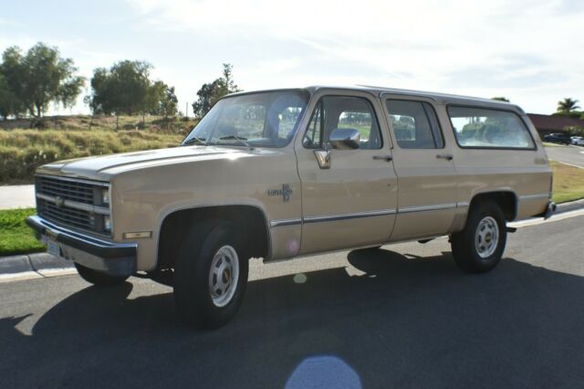 1983 Chevrolet Suburban Silverado 20 - photo 2