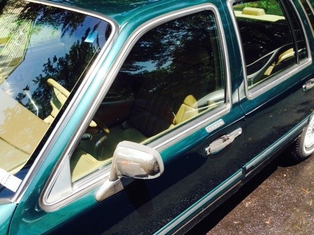 1994 Lincoln Town Car Executive - photo 8