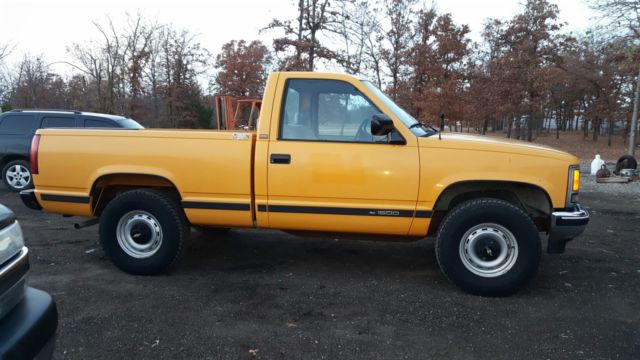 ONE OWNER Short Wide, 350, 4x4, Auto, Chevrolet Cheyene C/K 1500, 91,000 MILES 1992 Chevrolet C/K Pickup 1500 Cheyenne
