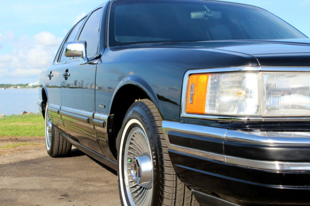 1990 Lincoln Town Car - photo 12