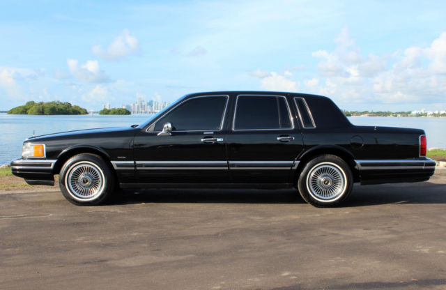1990 Lincoln Town Car - photo 2