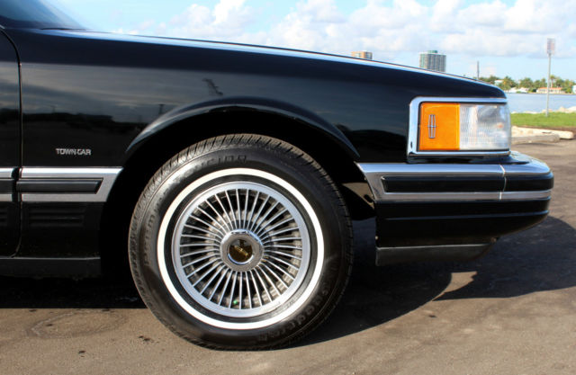 1990 Lincoln Town Car - photo 4
