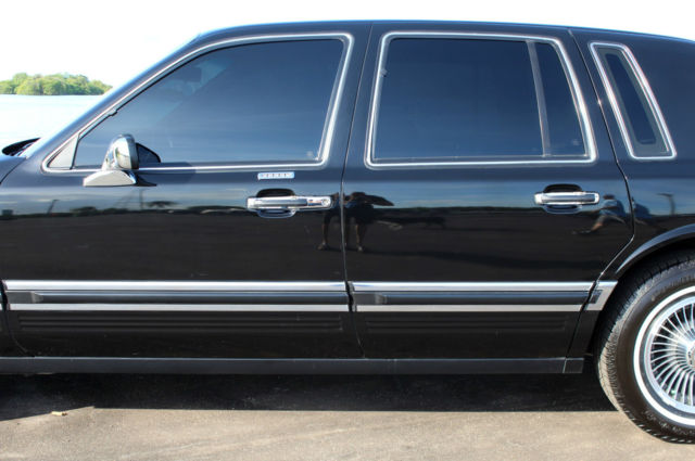 1990 Lincoln Town Car - photo 8