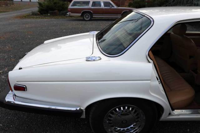 1986 Jaguar XJ6 4 door sedan - photo 12