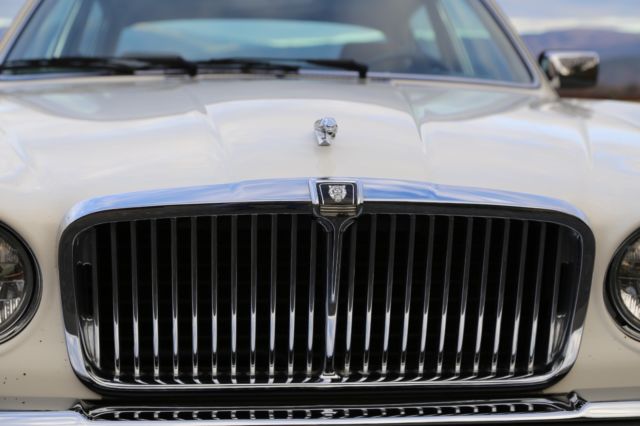 1986 Jaguar XJ6 4 door sedan - photo 3