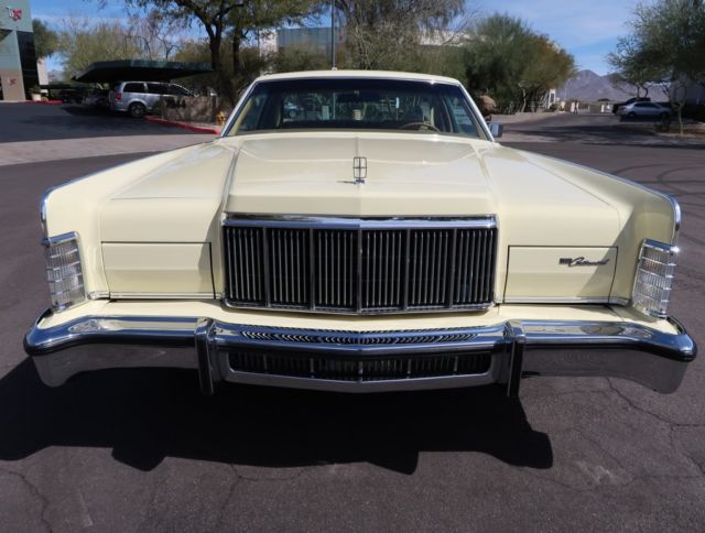 1976 Lincoln Town Car Town Coupe - photo 2