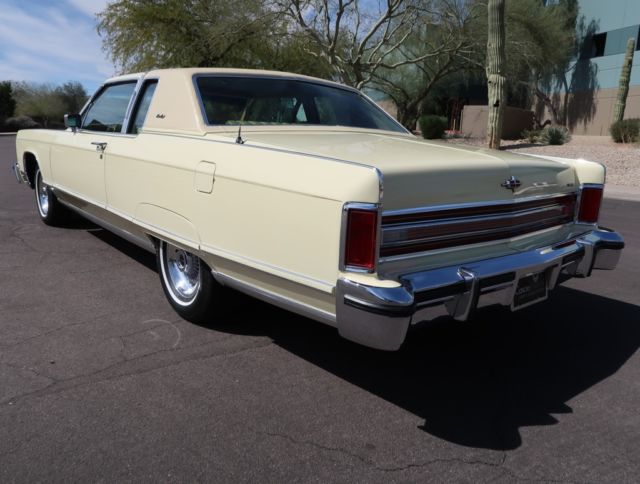 1976 Lincoln Town Car Town Coupe - photo 4