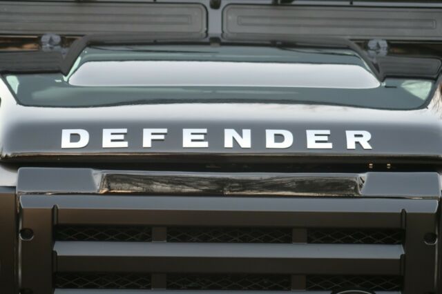 ONLY 17300 ORIGINAL MILES, AMAZING REFIT, DEFENDER 110 HEAD TURNER 1993 Land Rover Defender Leather