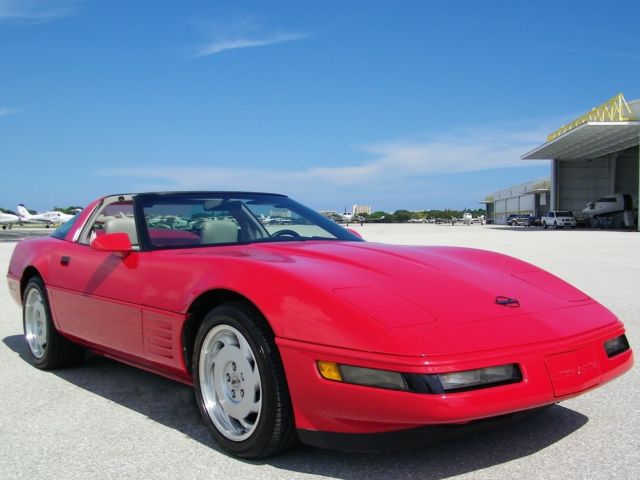 ONLY 19K MILES!! CLEAN HISTORY!! CHEVROLET CORVETTE!! AUTO!! TARGA ROOF!! BOSE!! 1992 Chevrolet Corvette