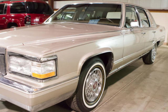 1991 Cadillac Brougham 4dr Sedan - photo 11