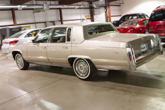 1991 Cadillac Brougham 4dr Sedan - photo 3