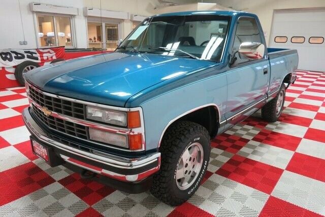 ONLY 3,248 ACTUAL MILE, 4 WHEEL DRIVE, AUTOMATIC, SHORT BOX, AS NEW AS IT GETS! 1992 Chevrolet Silverado 1500 Silverado, Loaded
