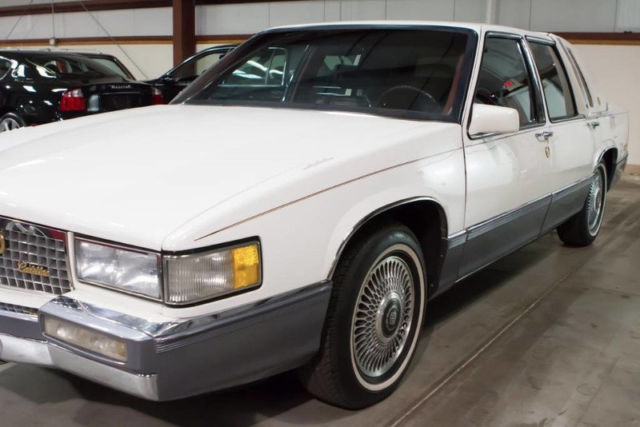 1990 Cadillac DeVille 4dr Sedan - photo 10