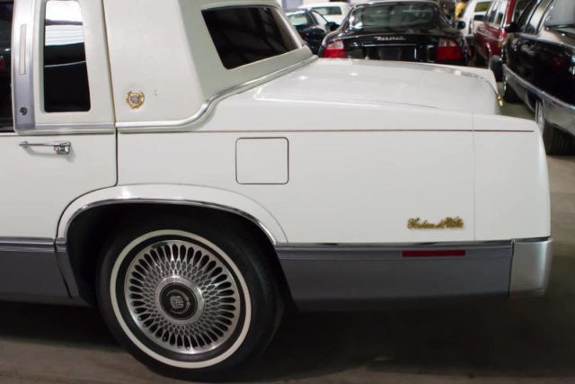 1990 Cadillac DeVille 4dr Sedan - photo 12