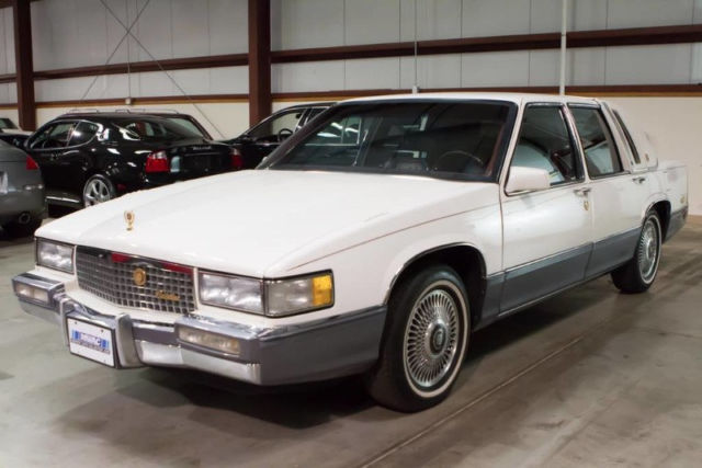 1990 Cadillac DeVille 4dr Sedan - photo 2