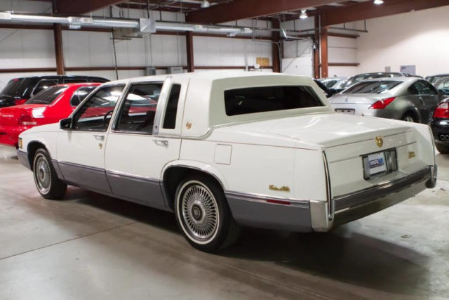 1990 Cadillac DeVille 4dr Sedan - photo 3