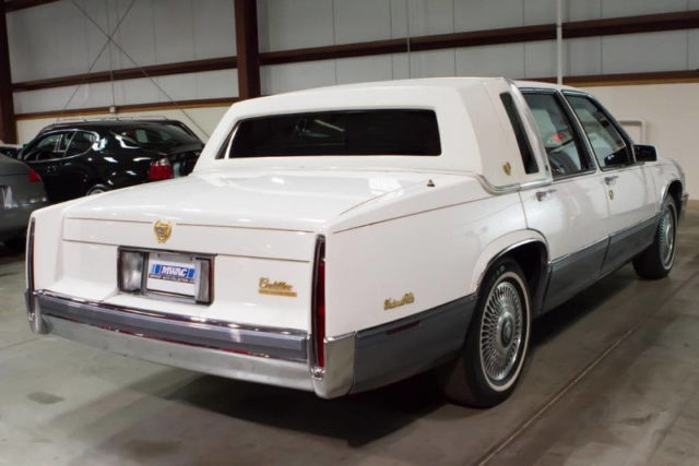 1990 Cadillac DeVille 4dr Sedan - photo 5