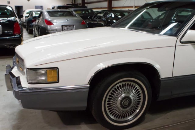 1990 Cadillac DeVille 4dr Sedan - photo 9