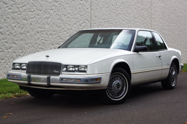 ONLY 33K MILES COUPE RUNS & DRIVES GREAT 1986 Buick Riviera 2dr Coupe