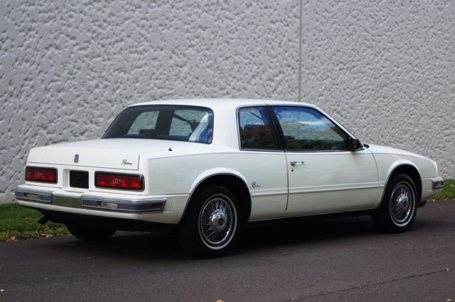 1986 Buick Riviera 2dr Coupe - photo 2