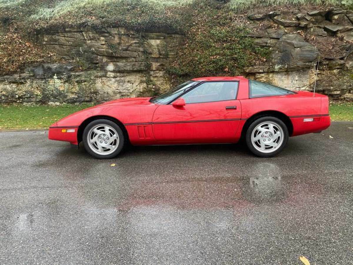 1990 Chevrolet Corvette Base 2dr Hatchback - photo 3