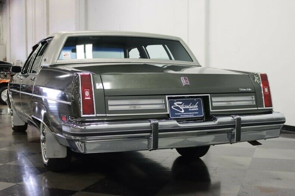 1984 Oldsmobile Ninety-Eight Regency Brougham - photo 11