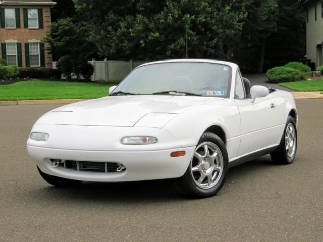 ONLY 58K MILES! CLEAN CARFAX! CONVERTIBLE! A/C! SPORTS COUPE RWD 2DR ROADSTER 1990 Mazda MX-5 Miata Convertible 5-Speed Manual