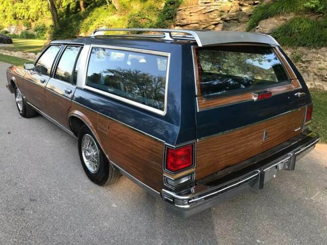 1989 Oldsmobile Custom Cruiser Base 4dr Wagon - photo 4