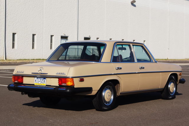 1975 Mercedes-Benz 300-Series 4dr 300D - photo 2