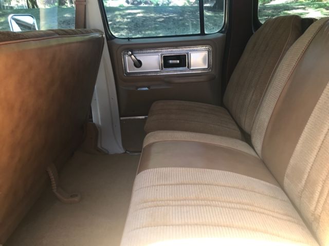 1979 Chevrolet Suburban - photo 13