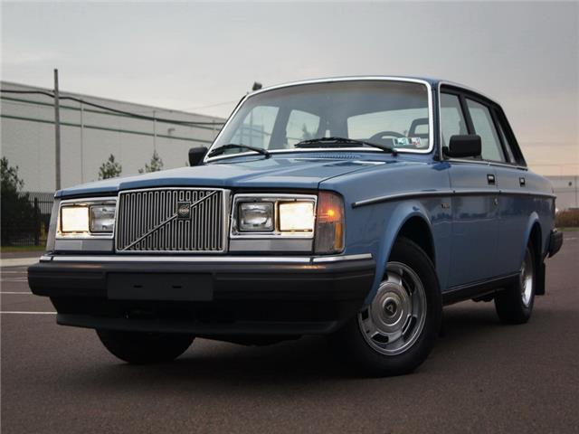 ONLY 79K 240DL 240 DL MILES RUNS & DRIVES GREAT EXTRA CLEAN 1984 Volvo DL
