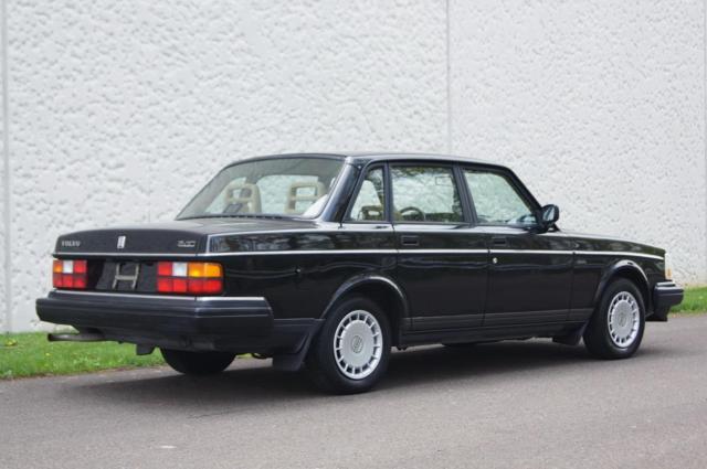 1993 Volvo 240 4dr sedan - photo 2