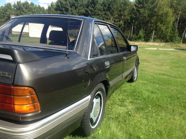 1986 Opel "Irmscher" Rekord Sport 4 door sedan - photo 2