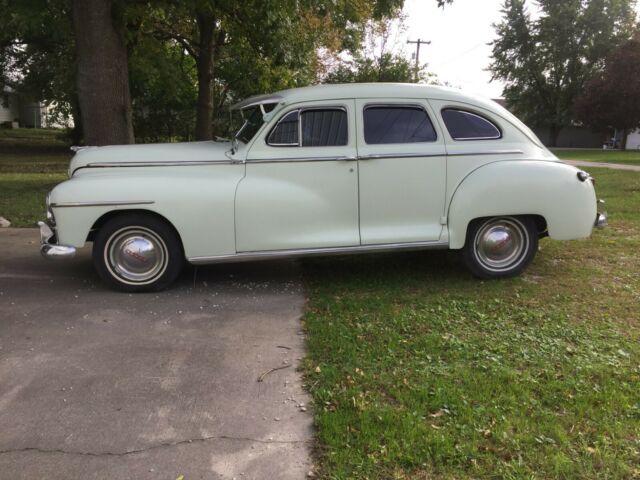 1949 Dodge Town Sedan Deluxe - photo 2