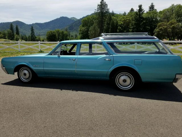 1967 Oldsmobile Vista Cruiser Wagon - photo 2