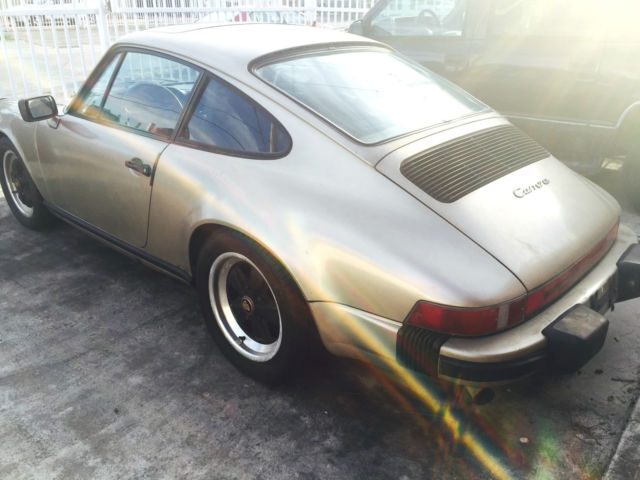 1985 Porsche 911 CARRERA COUPE