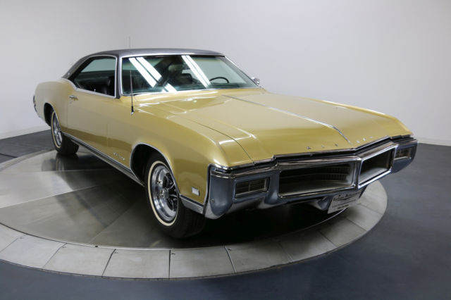 Original 430ci - Original auto trans. - Factory COLD A/C - Power seat - P/W 1969 Buick Riviera