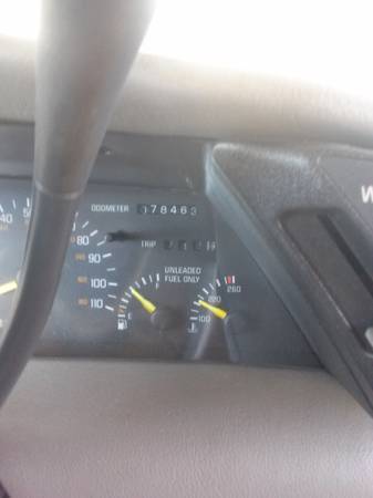 1992 Pontiac Trans Sport Base Mini Passenger Van 3-Door - photo 6