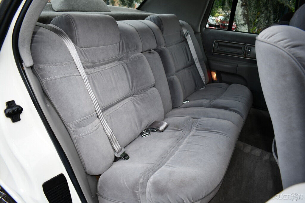 1992 Buick Roadmaster 37,966 Actual Miles Simply Gorgeous Loaded!! - photo 10
