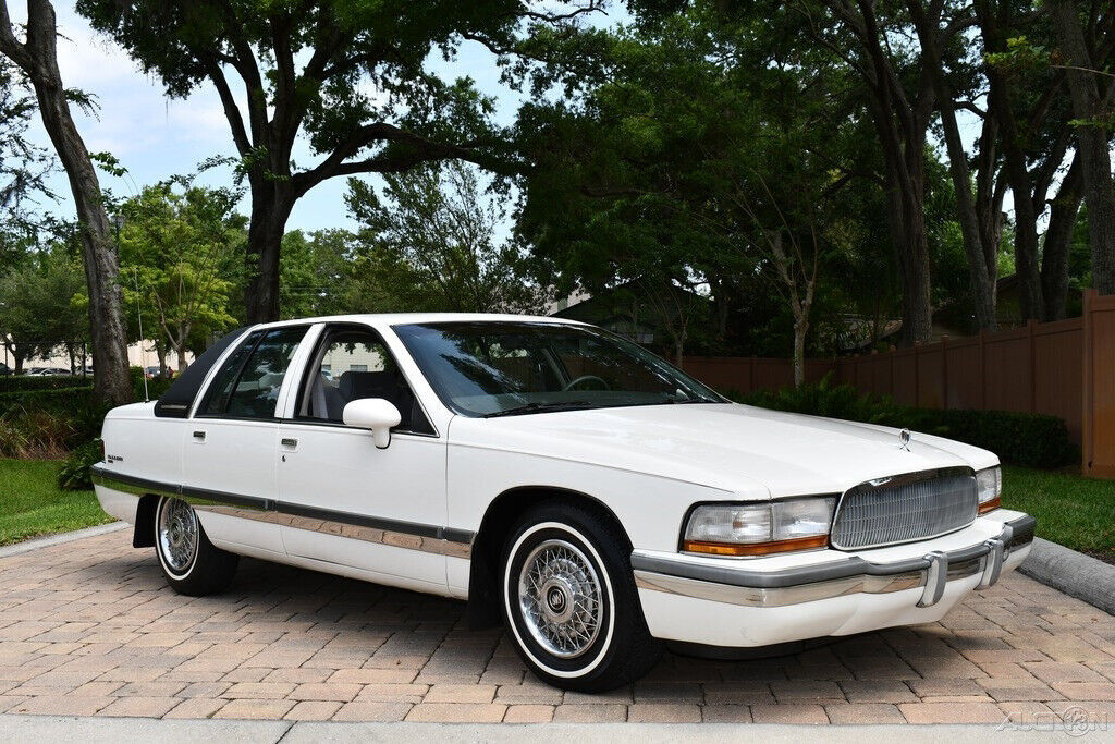 1992 Buick Roadmaster 37,966 Actual Miles Simply Gorgeous Loaded!! - photo 2