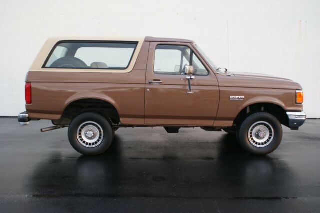 1990 Ford Bronco V8 Automatic 4x4 93k Miles - photo 8