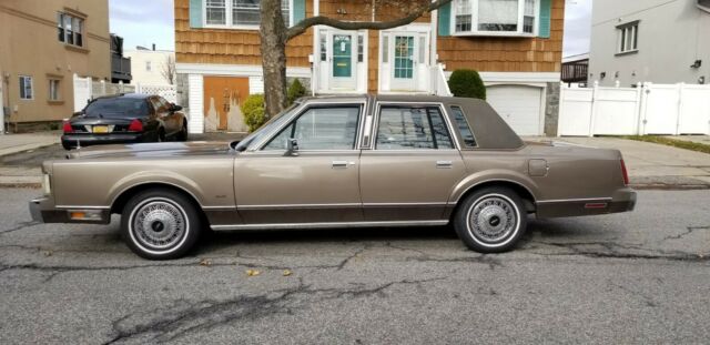 1985 Lincoln Town Car - photo 5