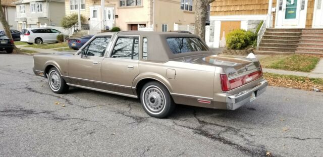 1985 Lincoln Town Car - photo 6
