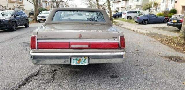 1985 Lincoln Town Car - photo 8