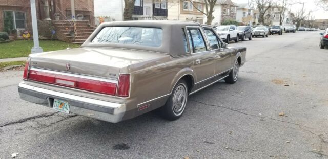1985 Lincoln Town Car - photo 9