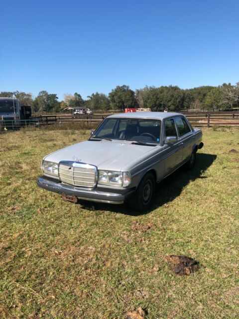 Original Garage Kept Florida car 1984 Mercedes-Benz 300D Turbo Diesel 1984 Mercedes-Benz 300-Series Leather
